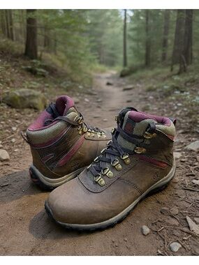 Timberland Brown Leather Lace-Up Hiking Boots with Burgundy Accents